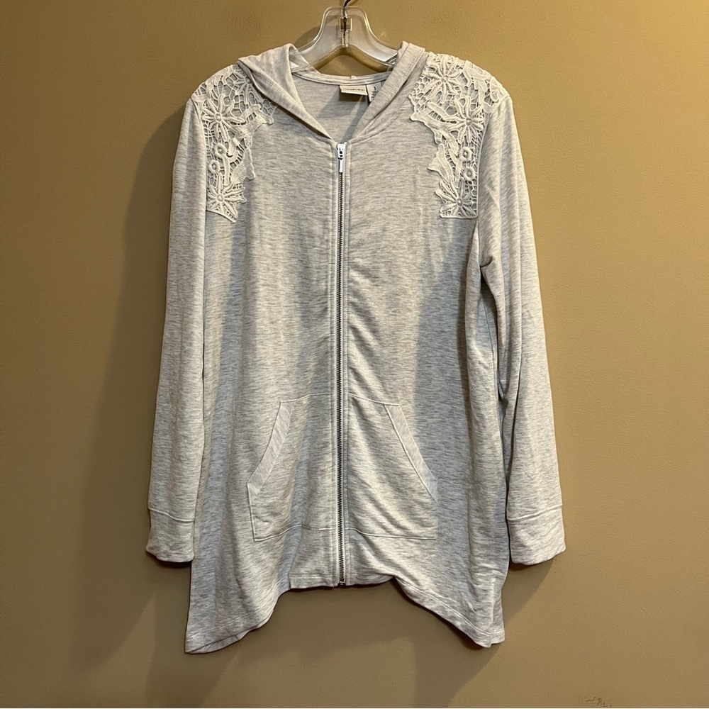 Chicos Zenergy Womens Jacket Sweatshirt Size 1 Gray Full Zip Long Shark bite